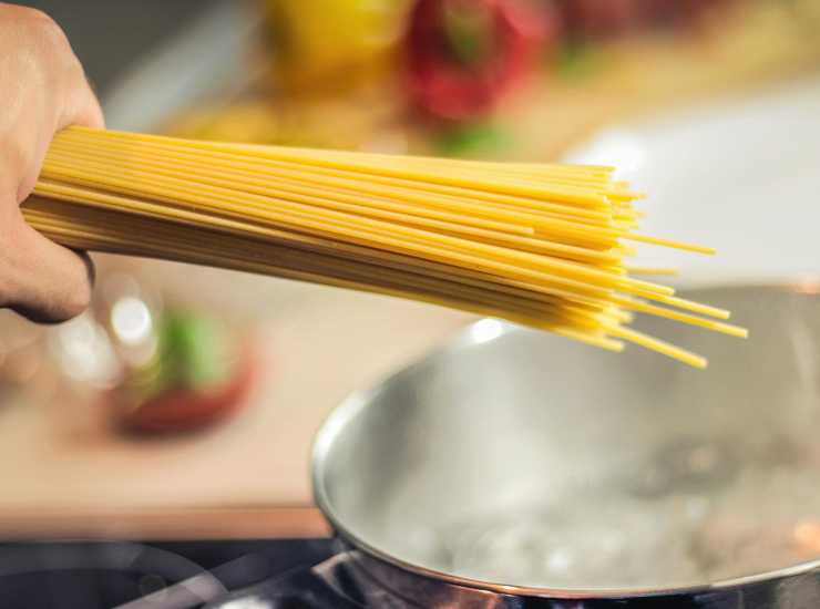 Cucinare pasta, come risparmio - Inchiostroverde.it (Fonte foto Pexels)