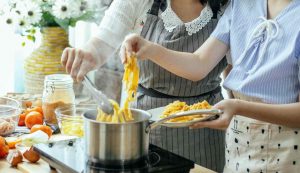 Cucinare pasta, come risparmio - Inchiostroverde.it (Fonte foto Pexels)