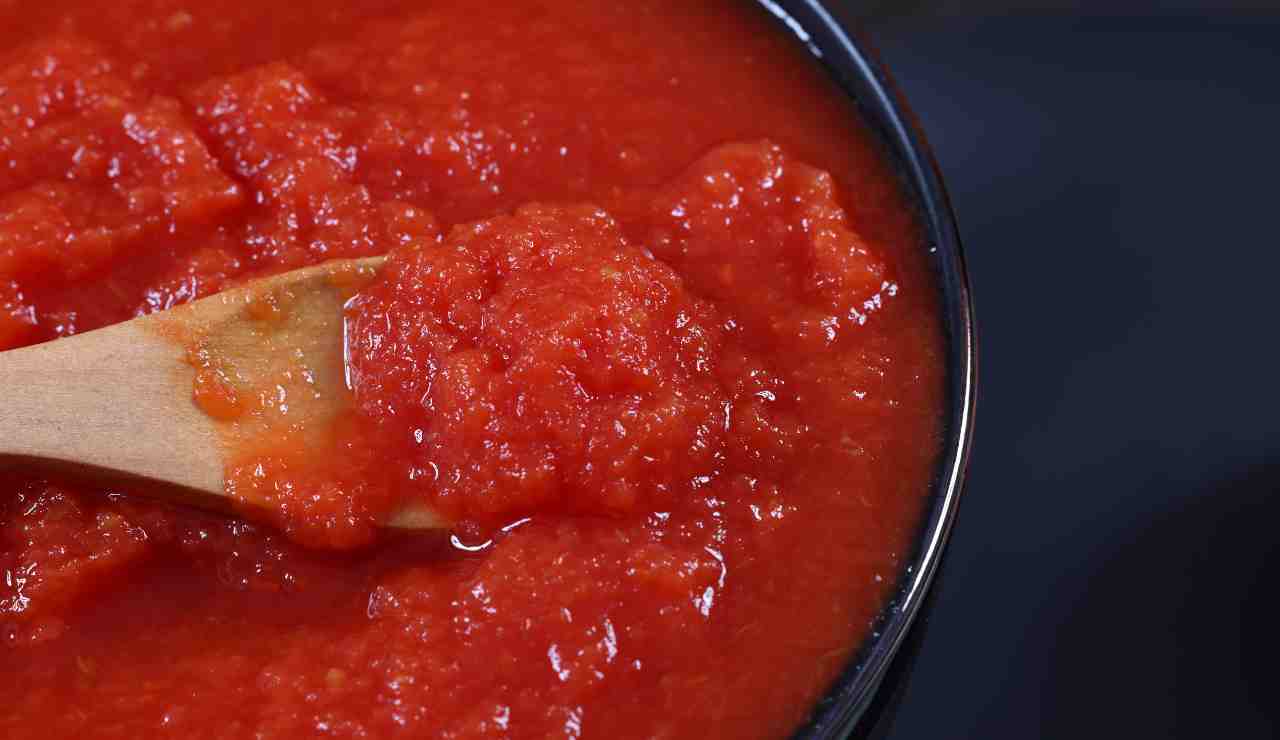 Passata di pomodoro - Inchiostroverde.it (Fonte foto Canva)