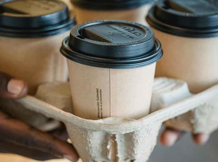 Bicchierini da caffè allarme -Inchiostroverde.it (Fonte foto Pexels)