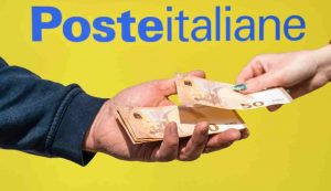 Poste italiane come Babbo Natale - Inchiostroverde.it (Fonte Canva Foto)