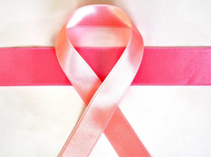 nastro rosa contro il cancro al seno